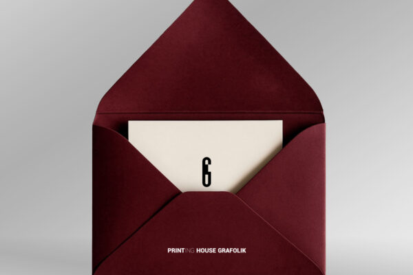 Luksuzna koverta od premium papira sa zlatnim foliotiskom i ručnom izradom